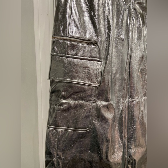 NWT No Boundaries Size XS Silver Metallic Relaxed Fit Wide Leg Cargo Pants - Picture 4 of 11